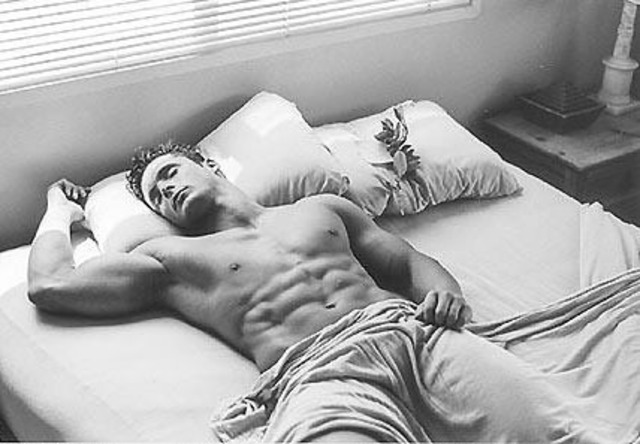 bodybuilder-sleep-3