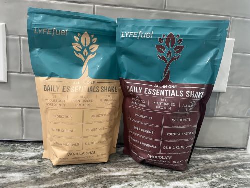 lyfefuel daily essentials shake